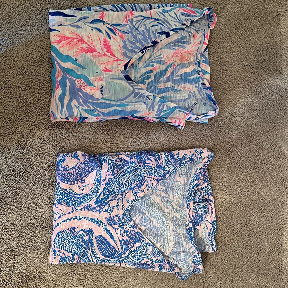 2 Medium Lilly Pulitzer t shirts